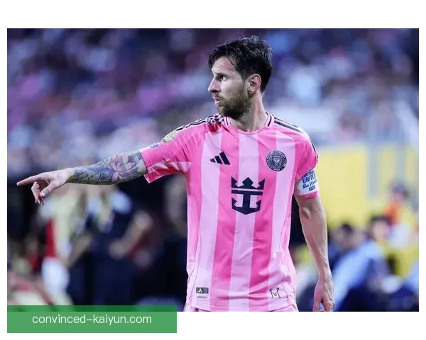 梅西领衔球队逆转取胜刷新联赛纪录引热议球迷盛赞战术调整成关键 梅西领衔球队逆转取胜刷新联赛纪录引热议球迷盛赞战术调整成关键